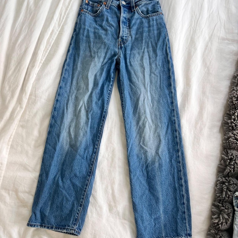 Levi's Premium Ribcage Straight Jeans | Size 24 | High Rise | Medium Wash